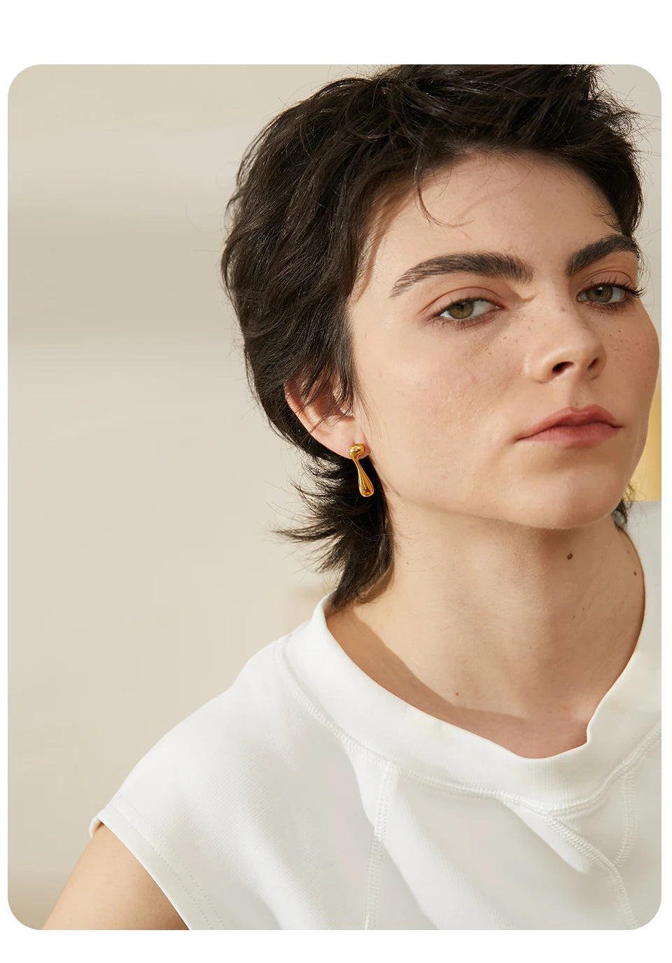Geometric earrings in 18K gold-plated stainless steel.
