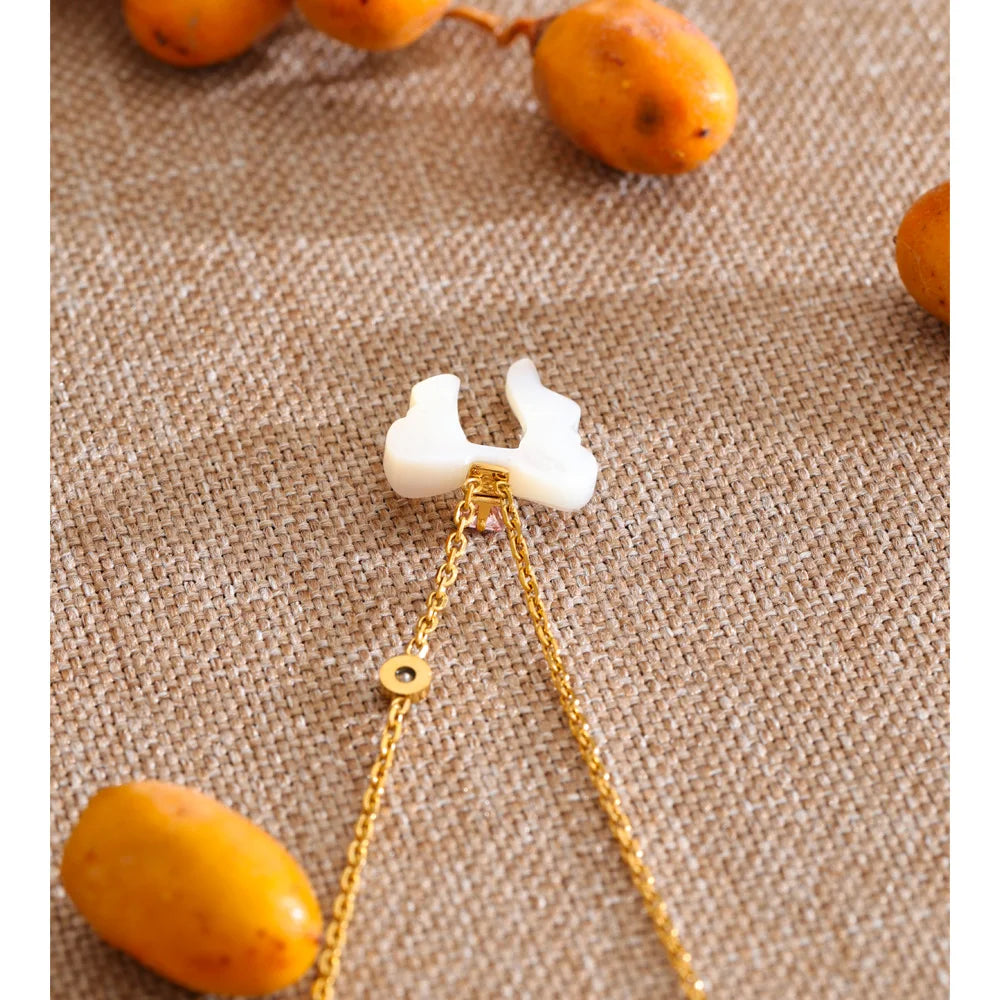 Shell butterfly necklace in gold-plated stainless steel with shell.
