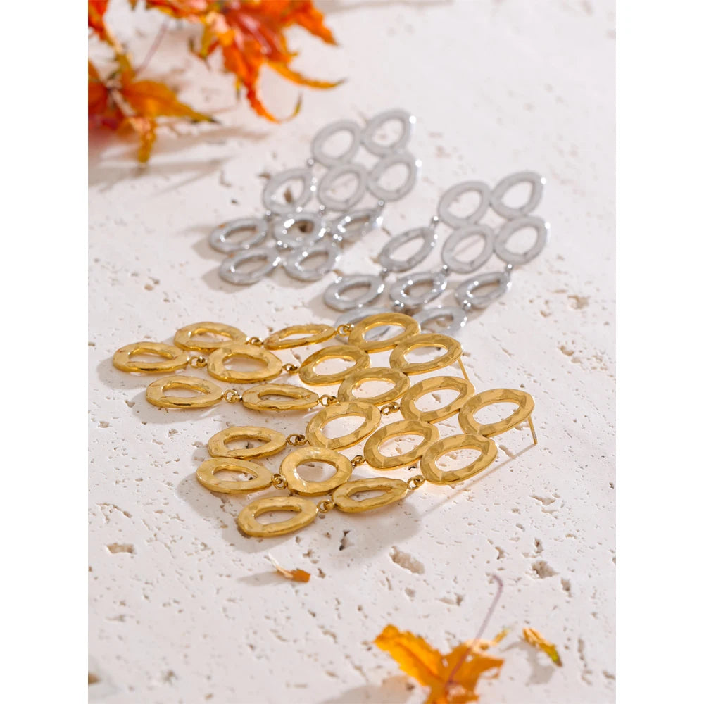 Geometric earrings in gold-plated stainless steel.