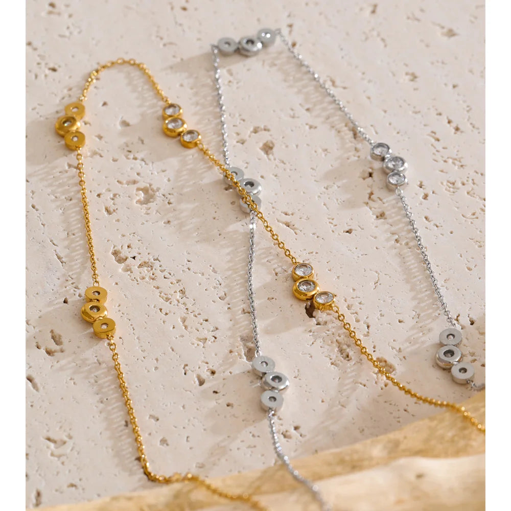 Cubic zirconia geometric chain necklace in gold-plated stainless steel with cubic zirconia.