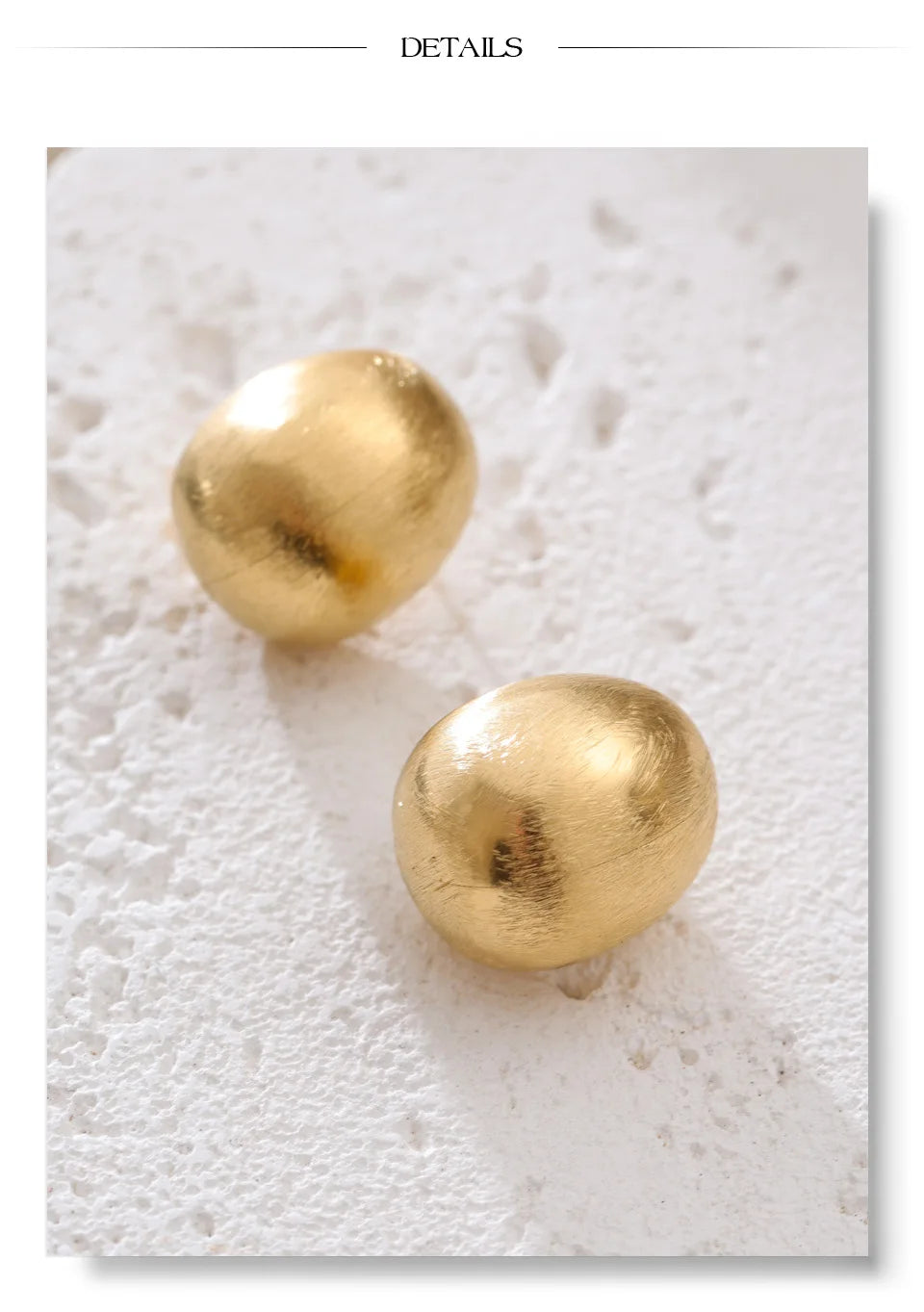 Vintage geometric earrings in gold-plated stainless steel.