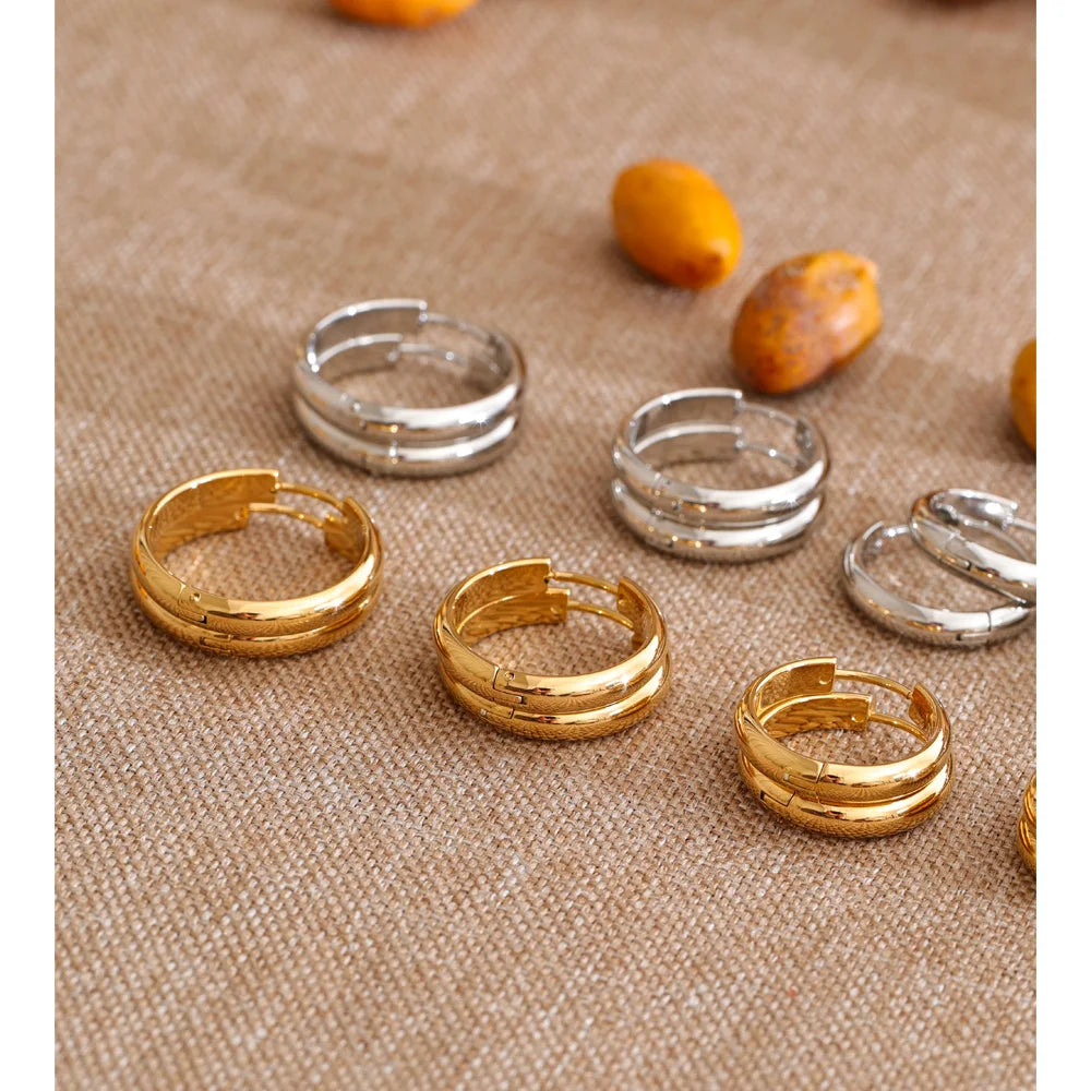 Geometric earrings in gold-plated stainless steel.