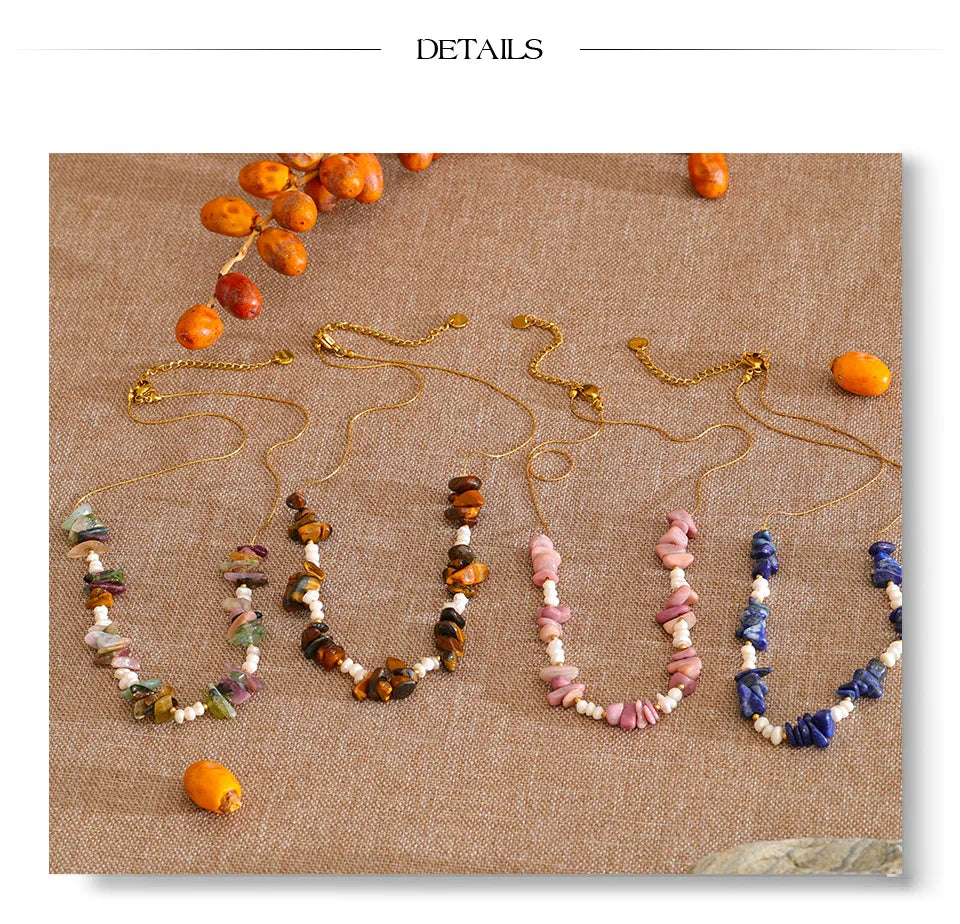 Pearl natural stone multi-color necklace in gold-plated stainless steel with pearl and natural stone.