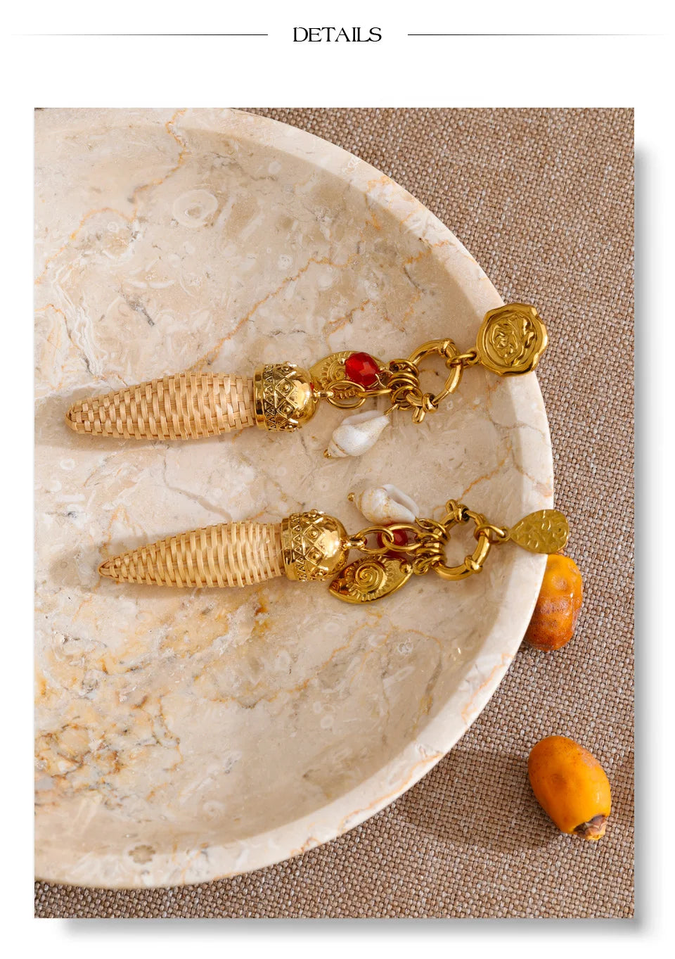 Geometric earrings in gold-plated stainless steel.