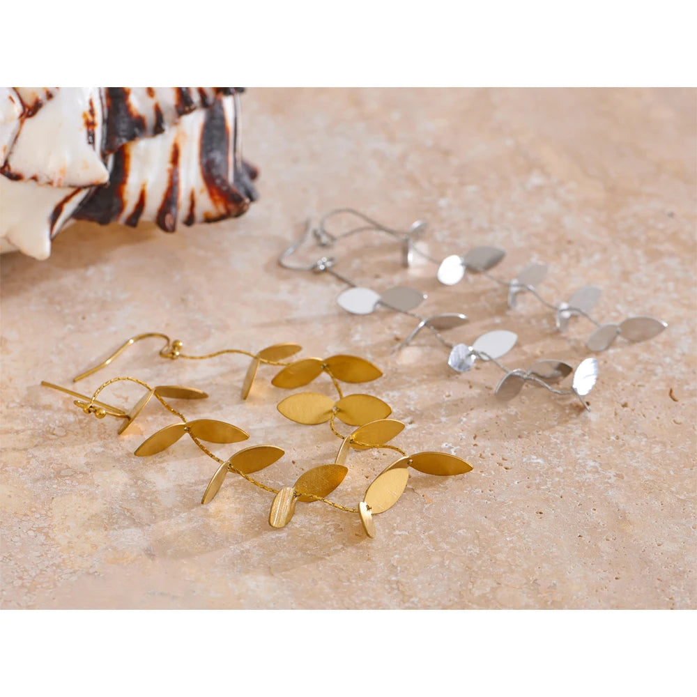 Vintage geometric earrings in gold-plated stainless steel.
