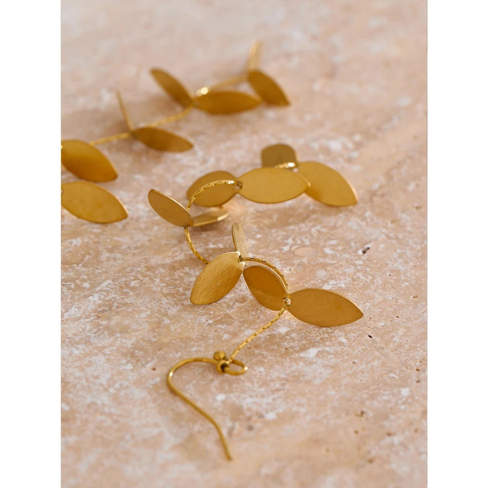 Vintage geometric earrings in gold-plated stainless steel.