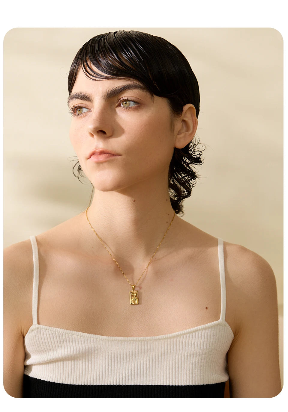 Geometric necklace in gold-plated stainless steel.