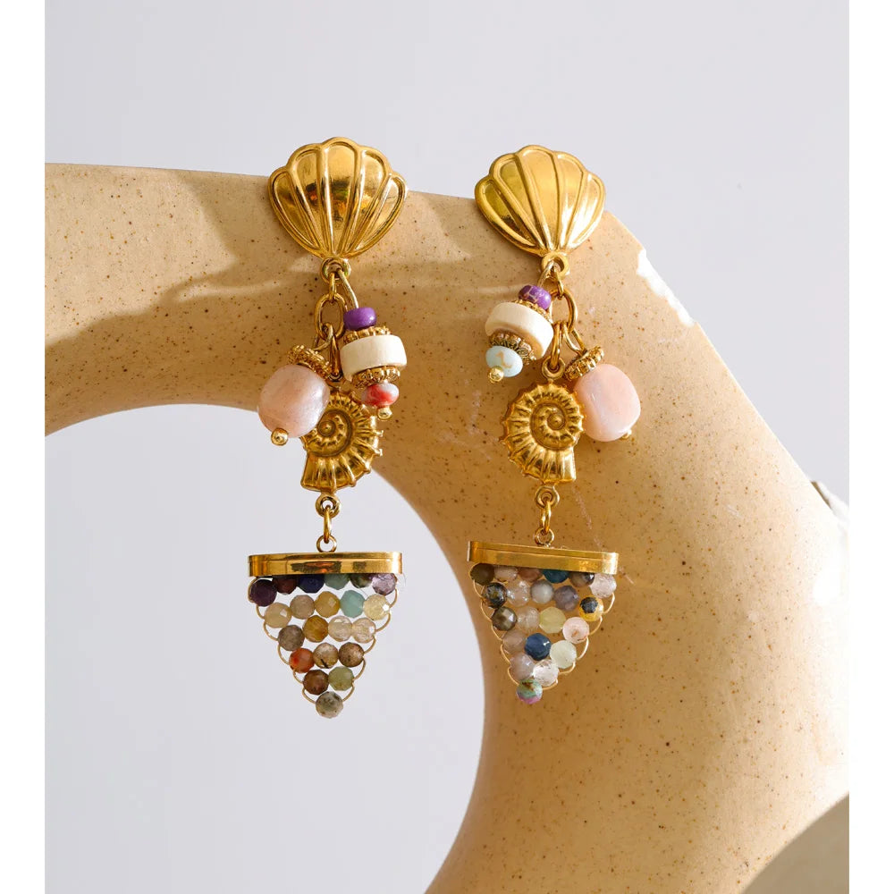 Shell natural stone geometric earrings in gold-plated stainless steel with natural stone and shell.