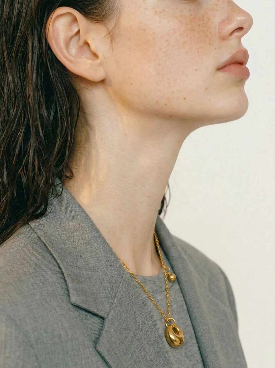 Geometric necklace in gold-plated stainless steel.
