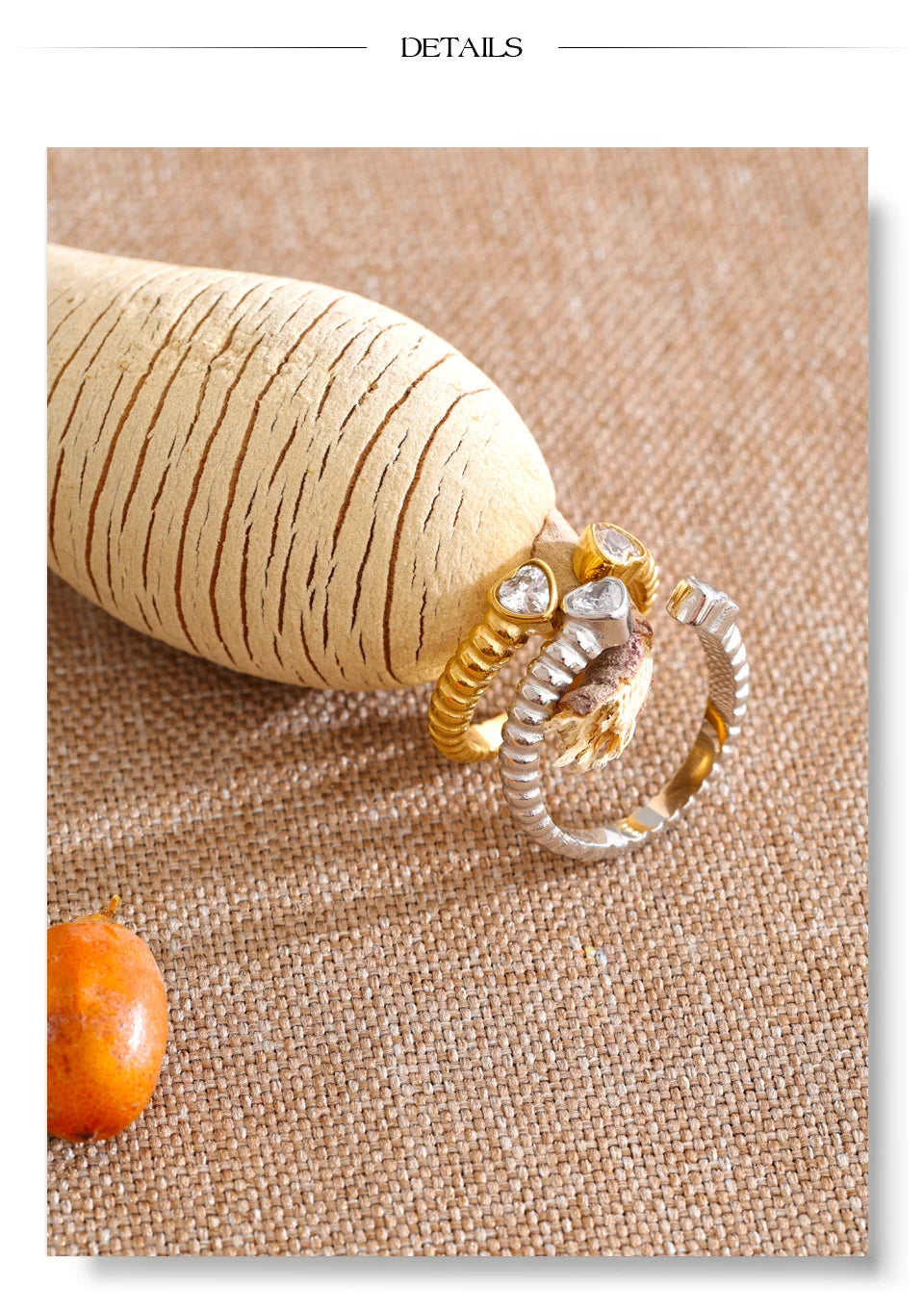 Cubic zirconia heart ring in gold-plated stainless steel with cubic zirconia.