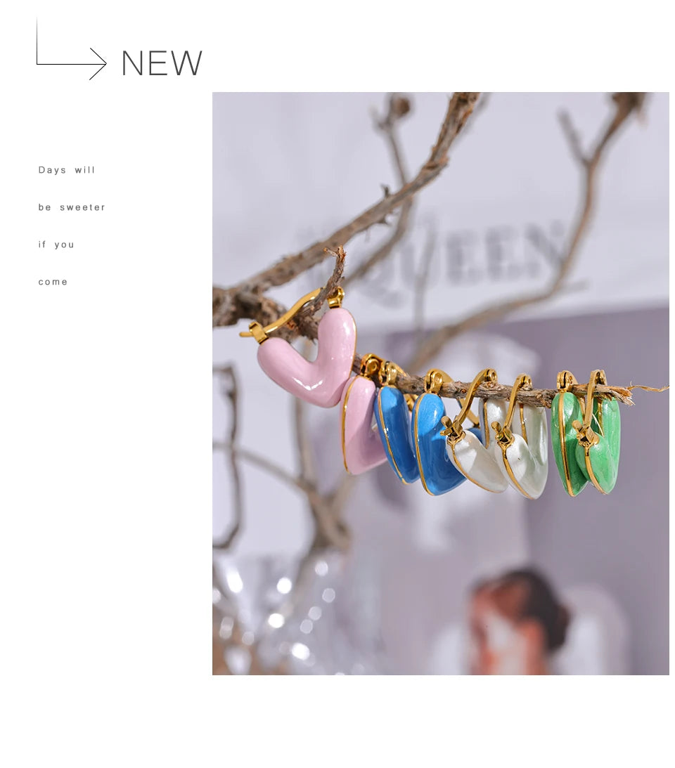 White enamel heart earrings in gold-plated stainless steel with enamel.