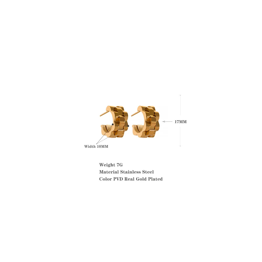 Hammered geometric earrings in 18K gold-plated stainless steel.