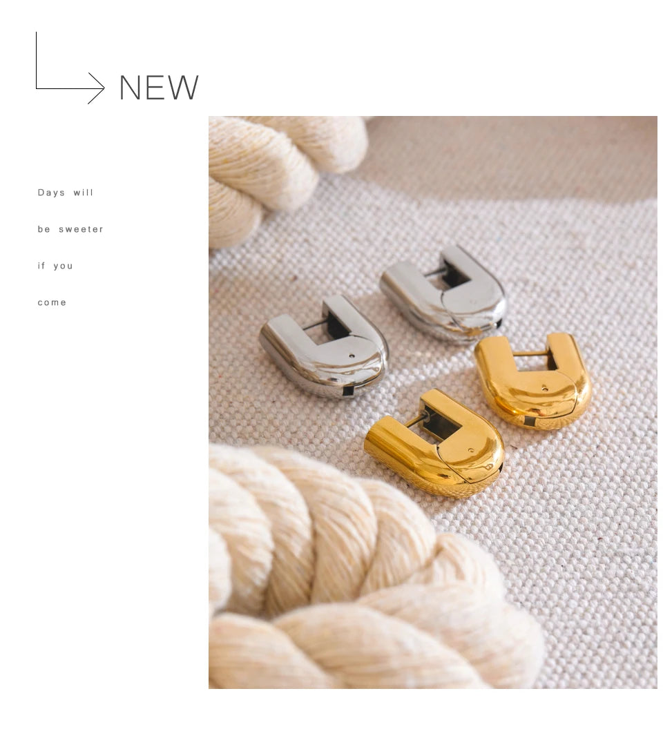 Geometric earrings in gold-plated 316L stainless steel.