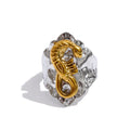 Shell star geometric ring in 18K gold-plated stainless steel with shell.