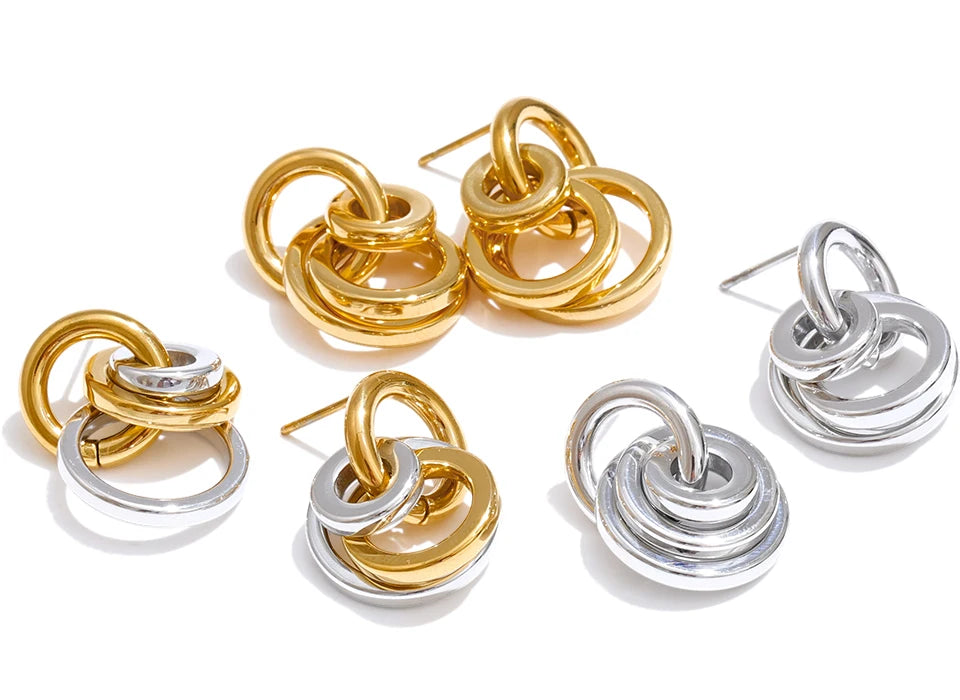 Geometric earrings in gold-plated stainless steel.