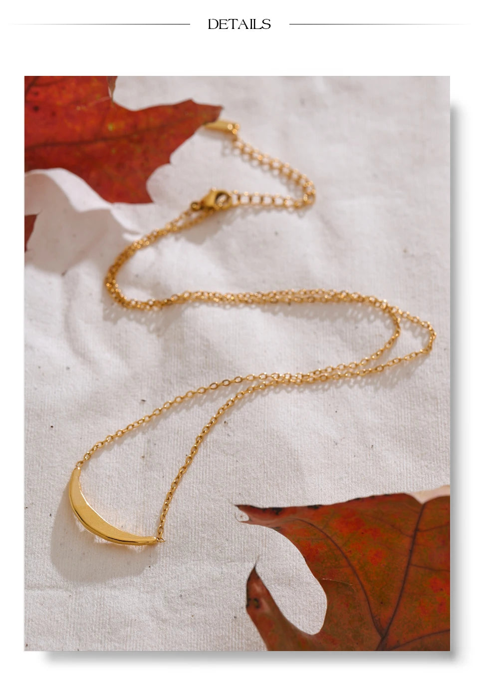 Shell moon geometric necklace in gold-plated stainless steel with shell.