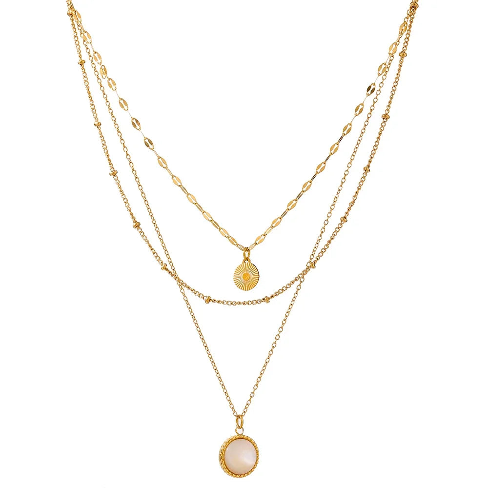 Coin hammered boho necklace in gold-plated stainless steel.