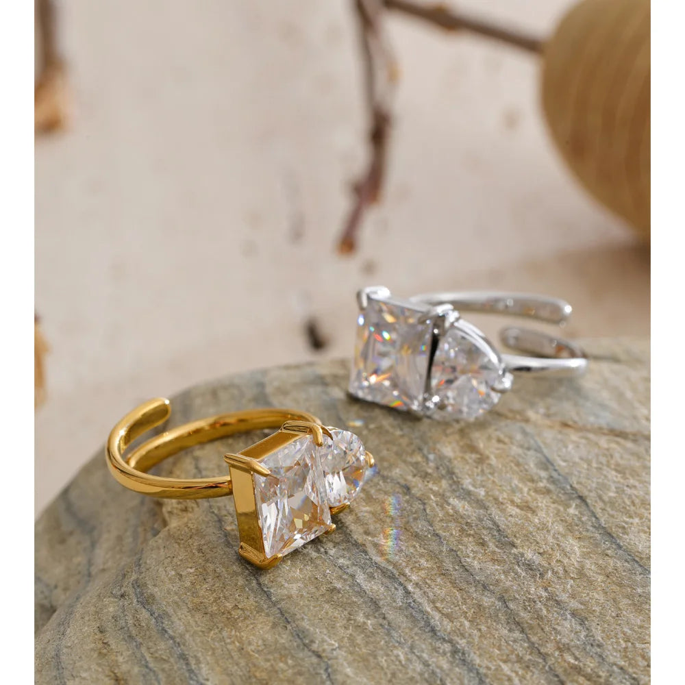Cubic zirconia geometric ring in 18K gold-plated stainless steel with cubic zirconia.