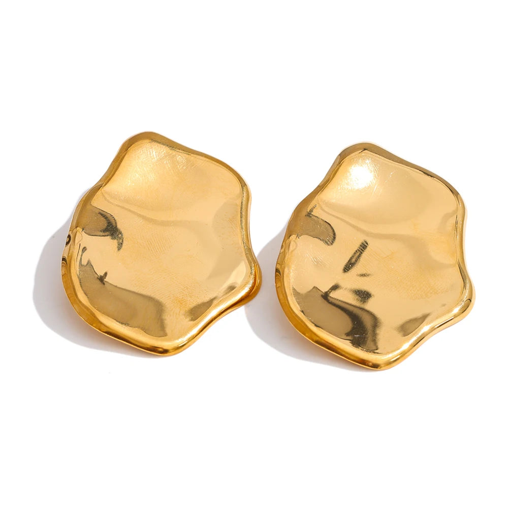 Geometric earrings in gold-plated stainless steel.