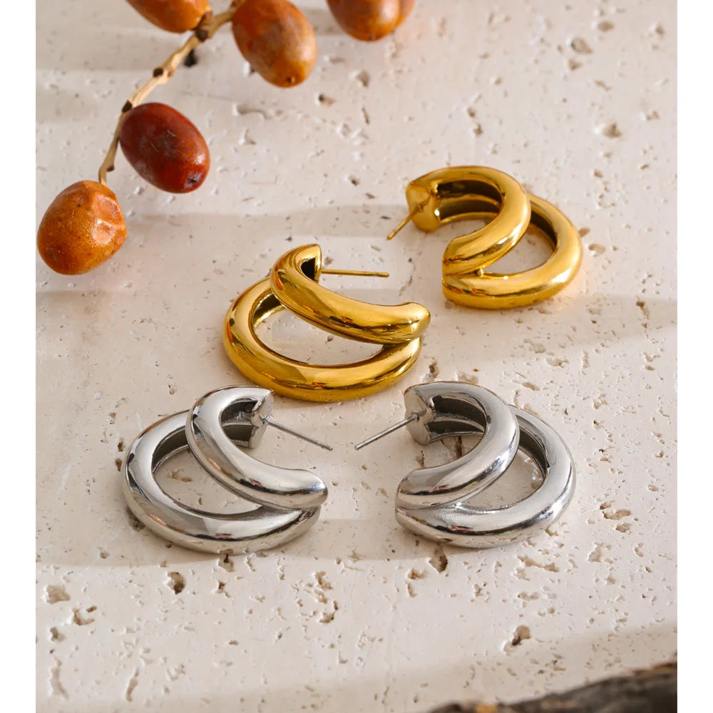 Geometric earrings in gold-plated stainless steel.