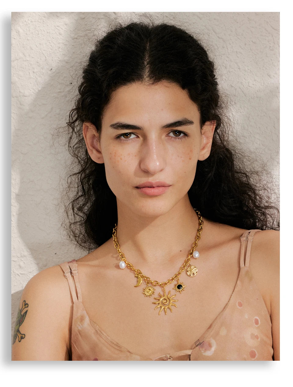 Pearl star moon necklace in gold-plated stainless steel with pearl.