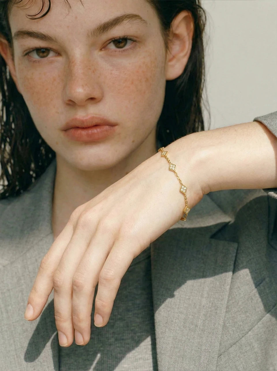 Cubic Zirconia Geometric Chain Bracelet — Gold-Plated Stainless Steel with Cubic Zirconia · PS1039