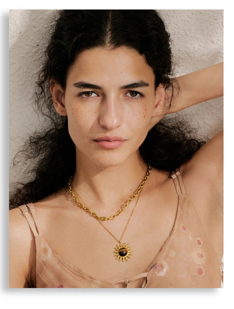 Sun geometric necklace in gold-plated stainless steel.