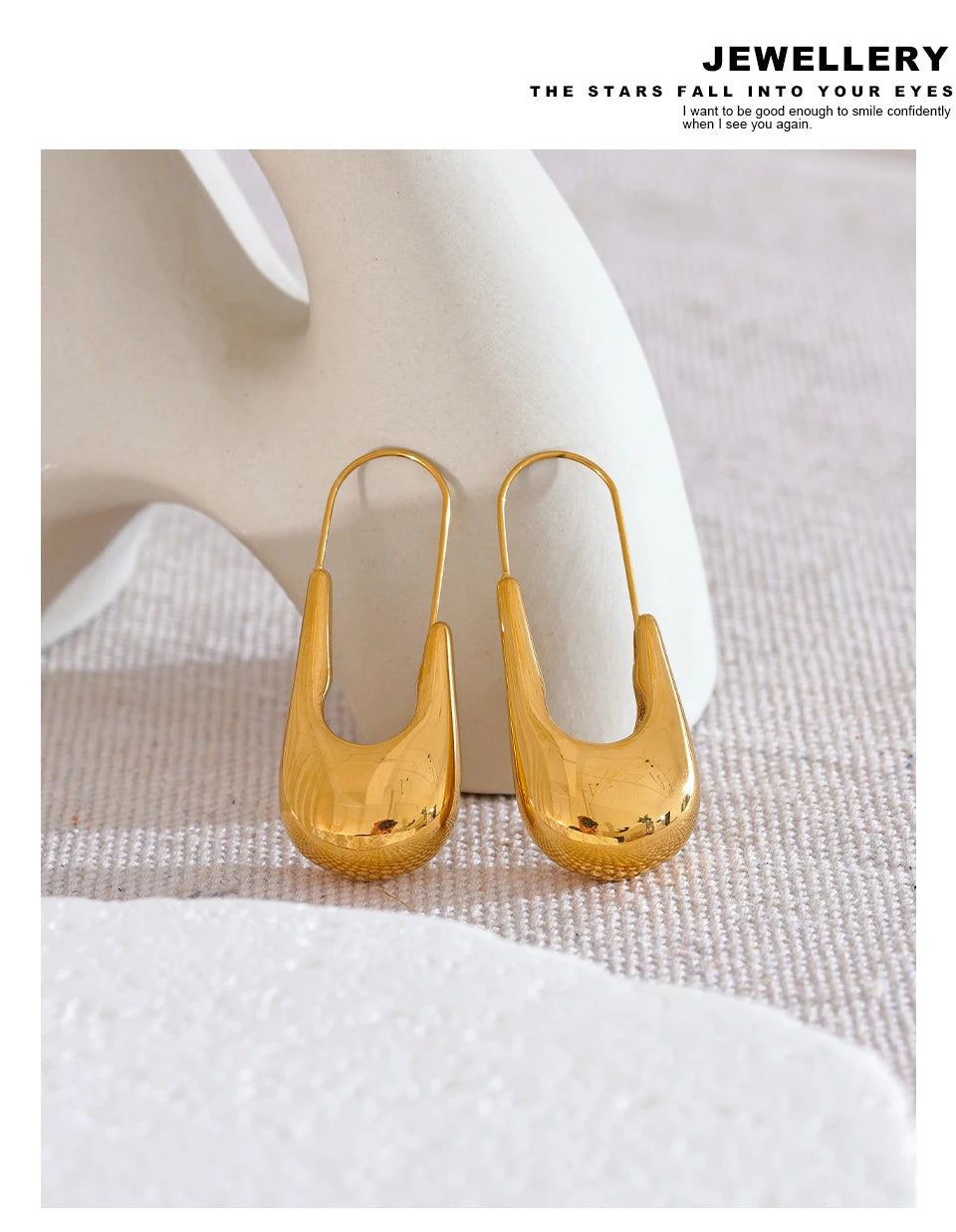 Geometric earrings in gold-plated stainless steel.