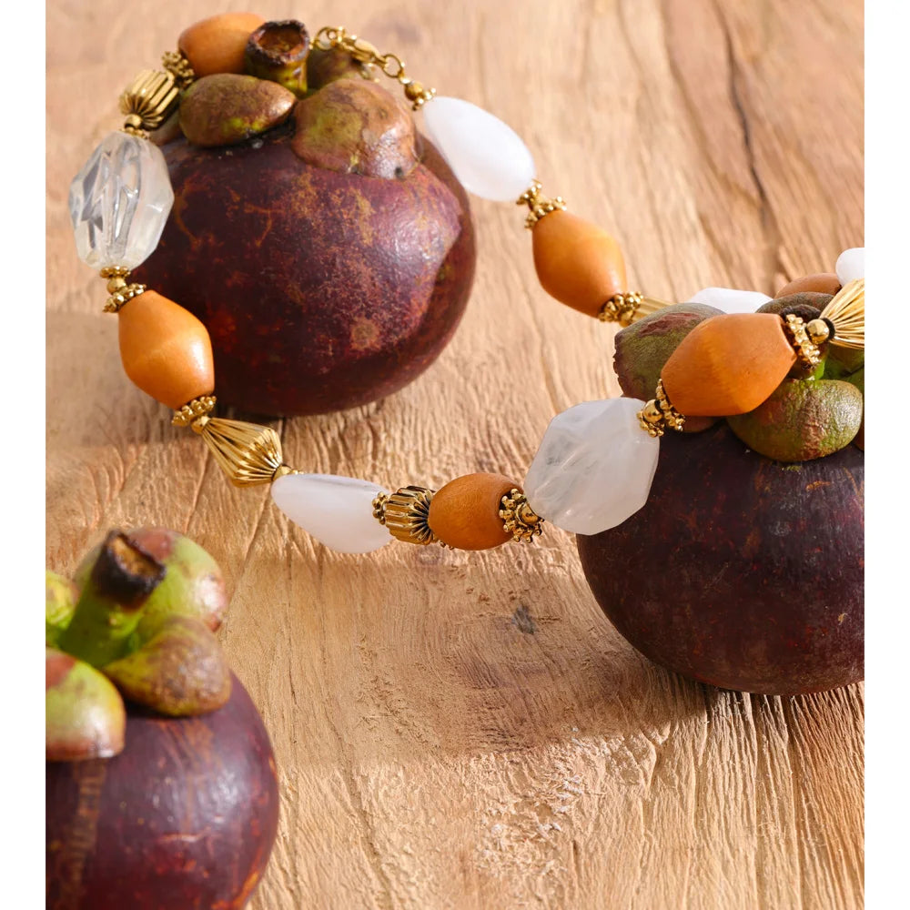 Resin beaded geometric necklace in gold-plated stainless steel with resin.