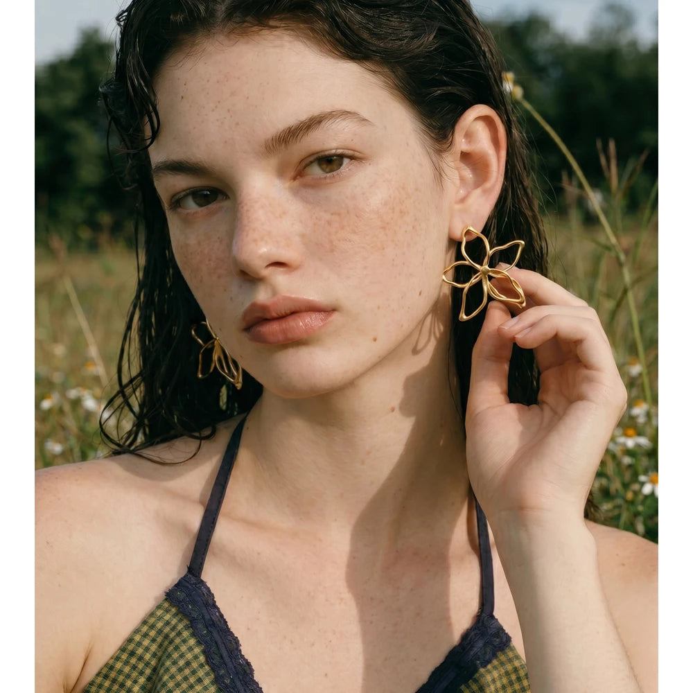 Flower Earrings — Gold-Plated Stainless Steel · PS1533