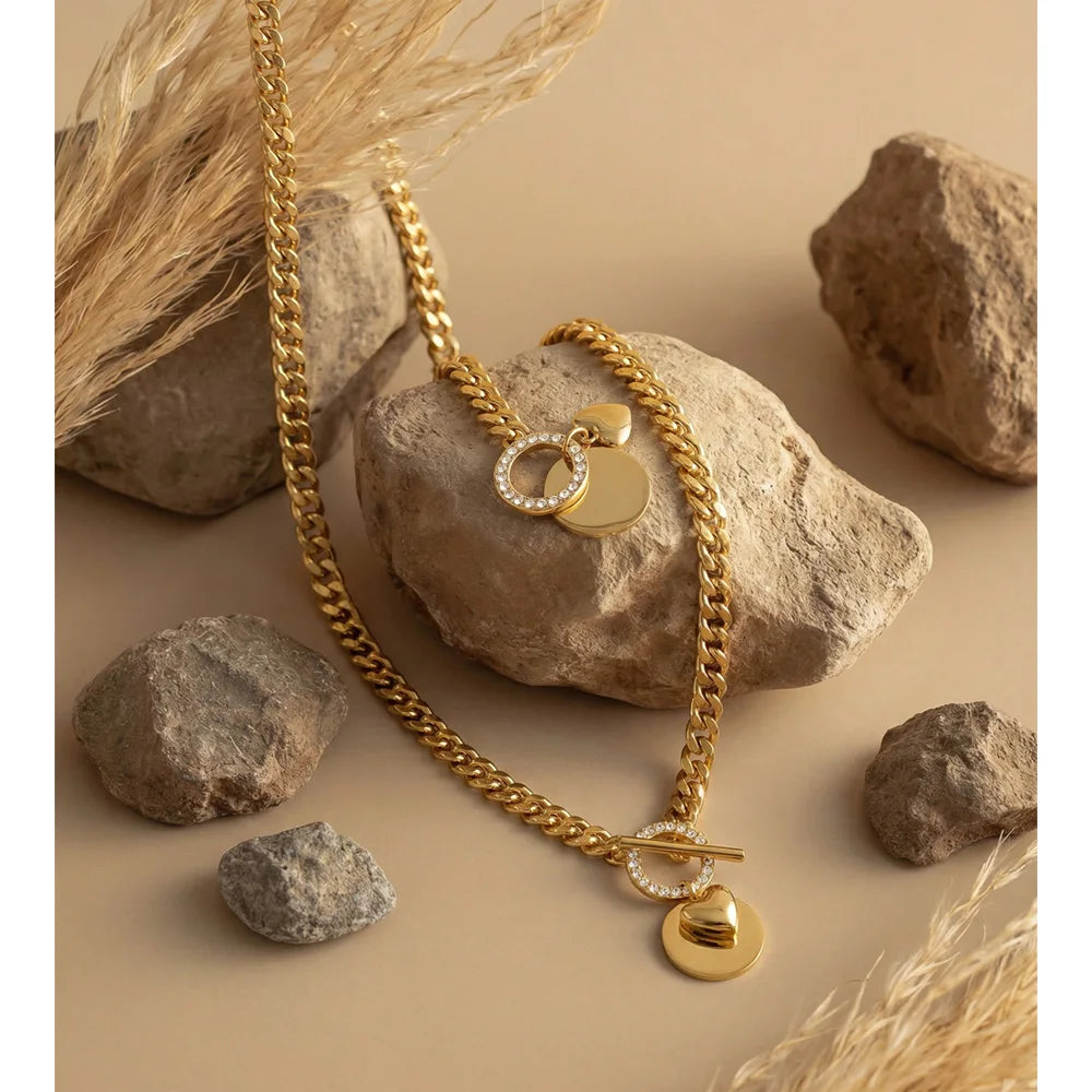 Geometric chain necklace in gold-plated stainless steel.