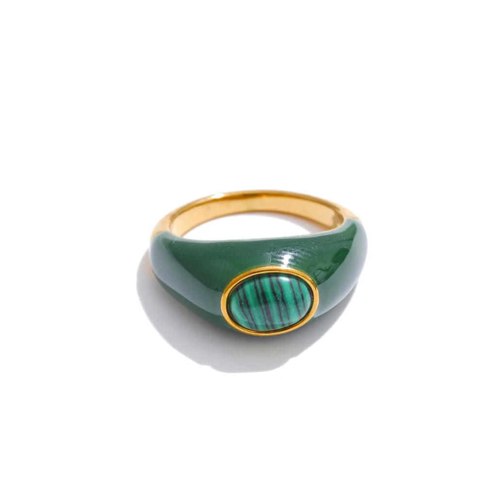 White shell enamel ring in 18K gold-plated stainless steel with natural stone and shell.