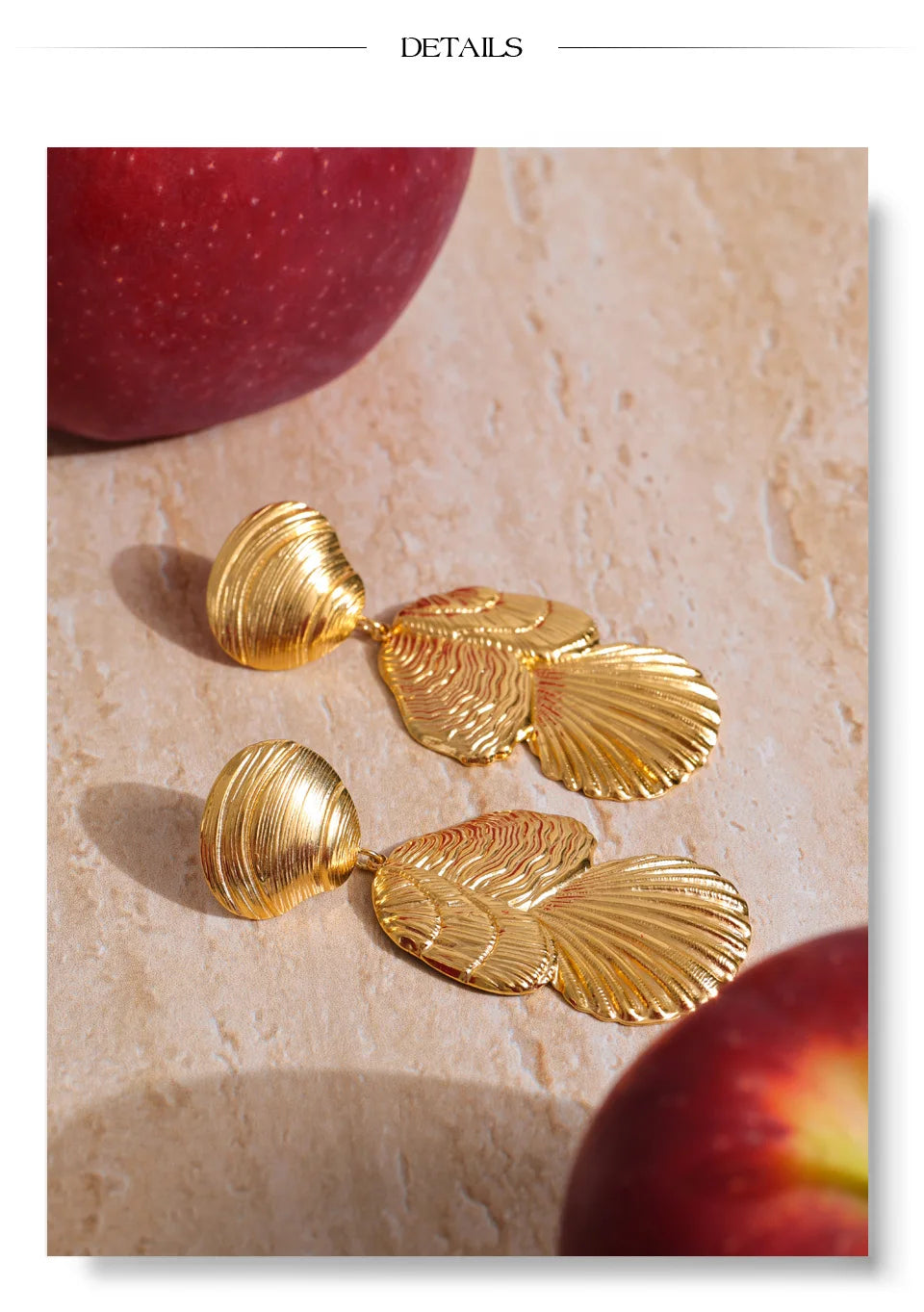 Shell geometric earrings in gold-plated stainless steel with shell.