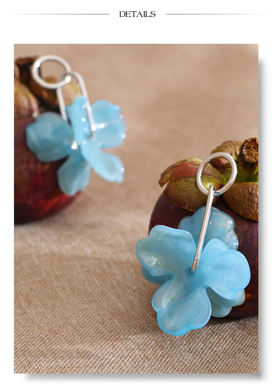 Resin flower earrings in gold-plated stainless steel with resin.