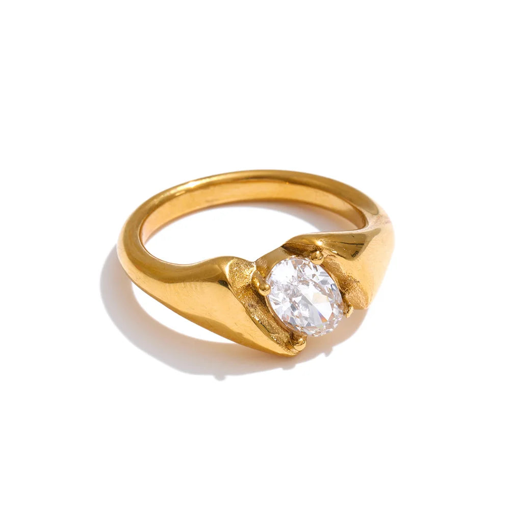 Cubic zirconia geometric ring in 18K gold-plated stainless steel with cubic zirconia.