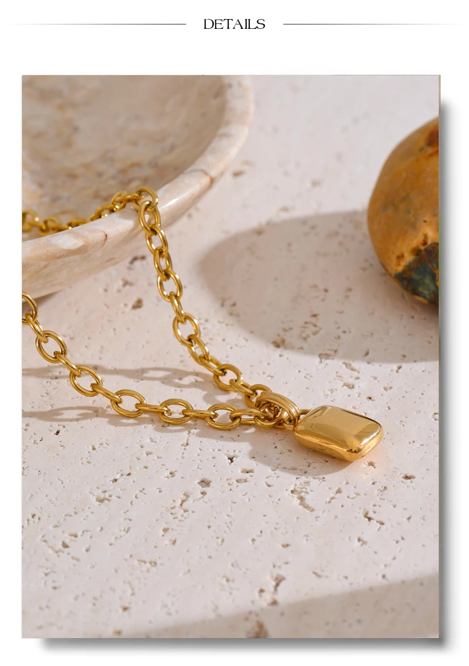 Geometric necklace in gold-plated stainless steel.
