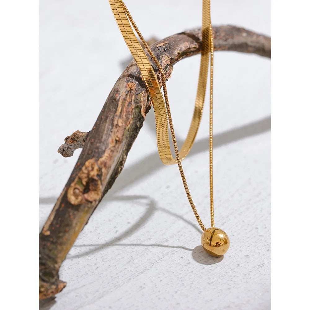 Snake geometric chain necklace in gold-plated stainless steel.