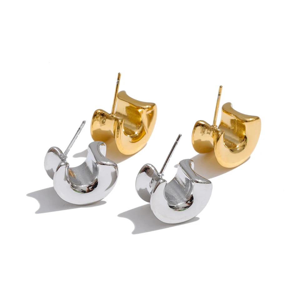 Geometric earrings in gold-plated stainless steel.