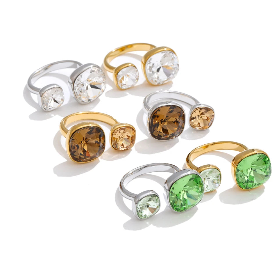 Cubic zirconia geometric ring in 18K gold-plated stainless steel with cubic zirconia.