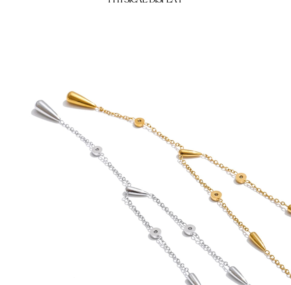 Cubic zirconia geometric chain necklace in gold-plated stainless steel with cubic zirconia.