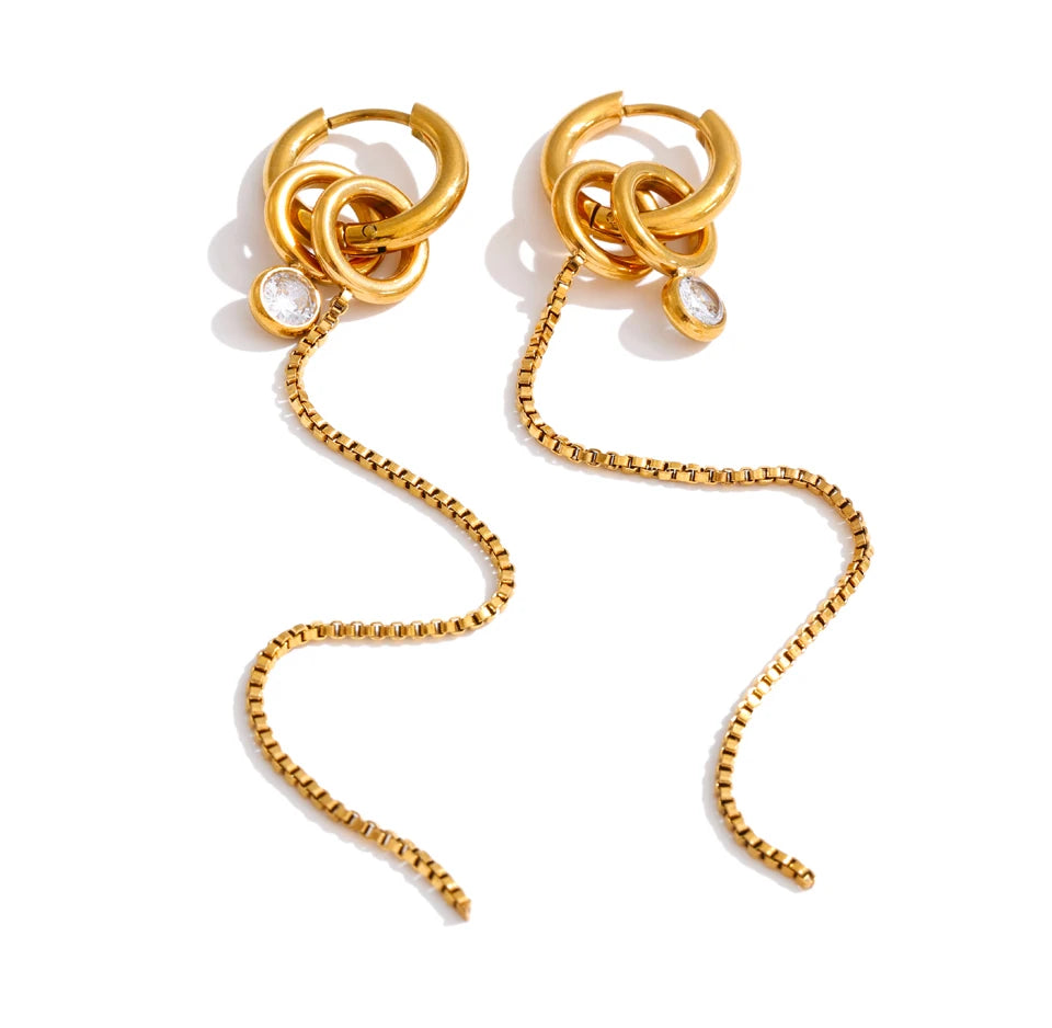Geometric chain earrings in gold-plated stainless steel.