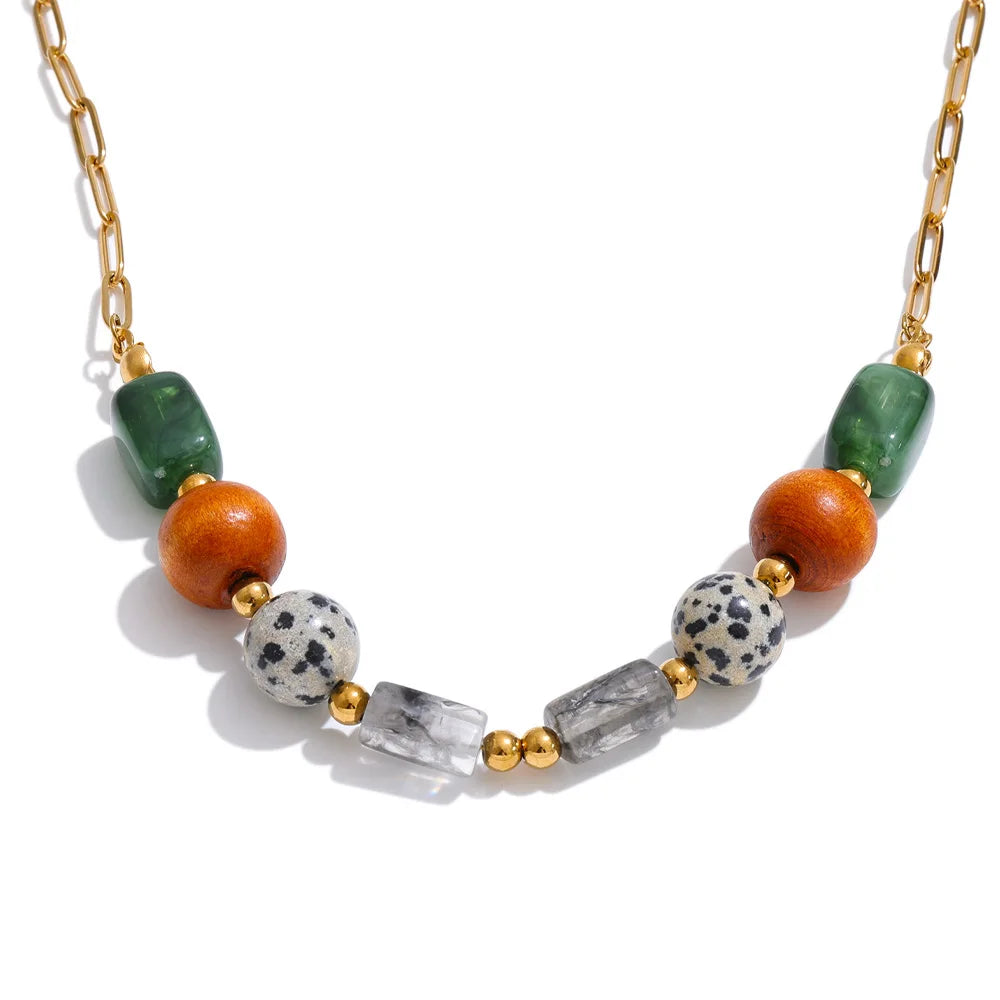 Resin natural stone beaded necklace in gold-plated stainless steel with natural stone and resin.