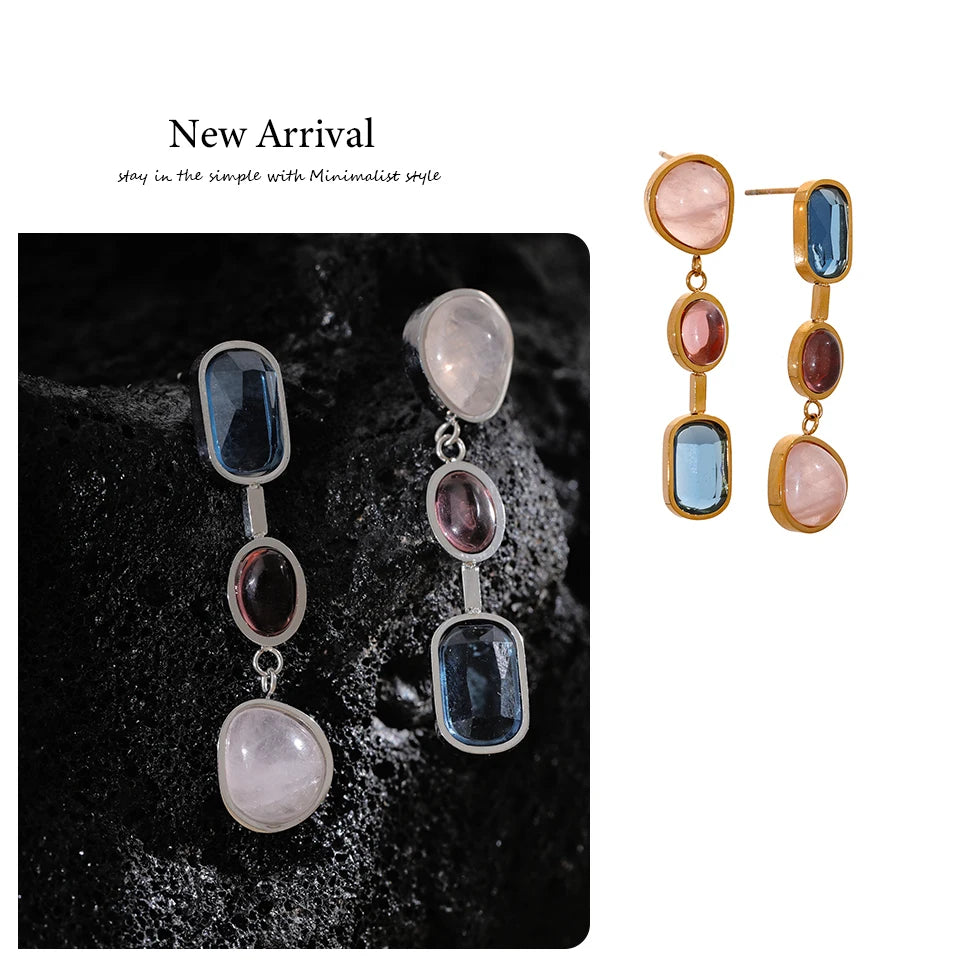 Natural stone geometric earrings in gold-plated 316L stainless steel with natural stone.
