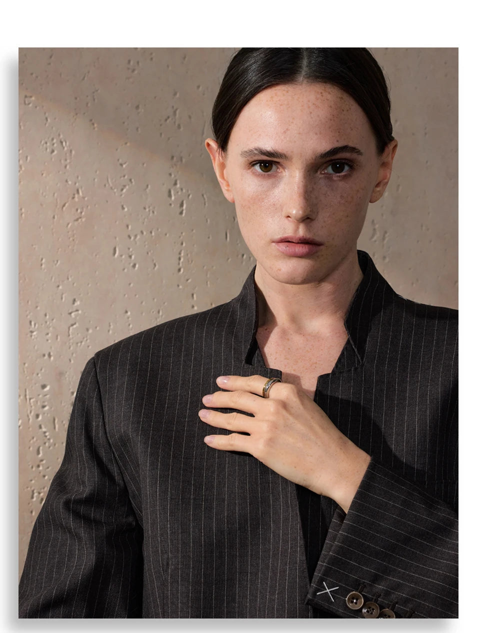 Geometric ring in 18K gold-plated stainless steel.
