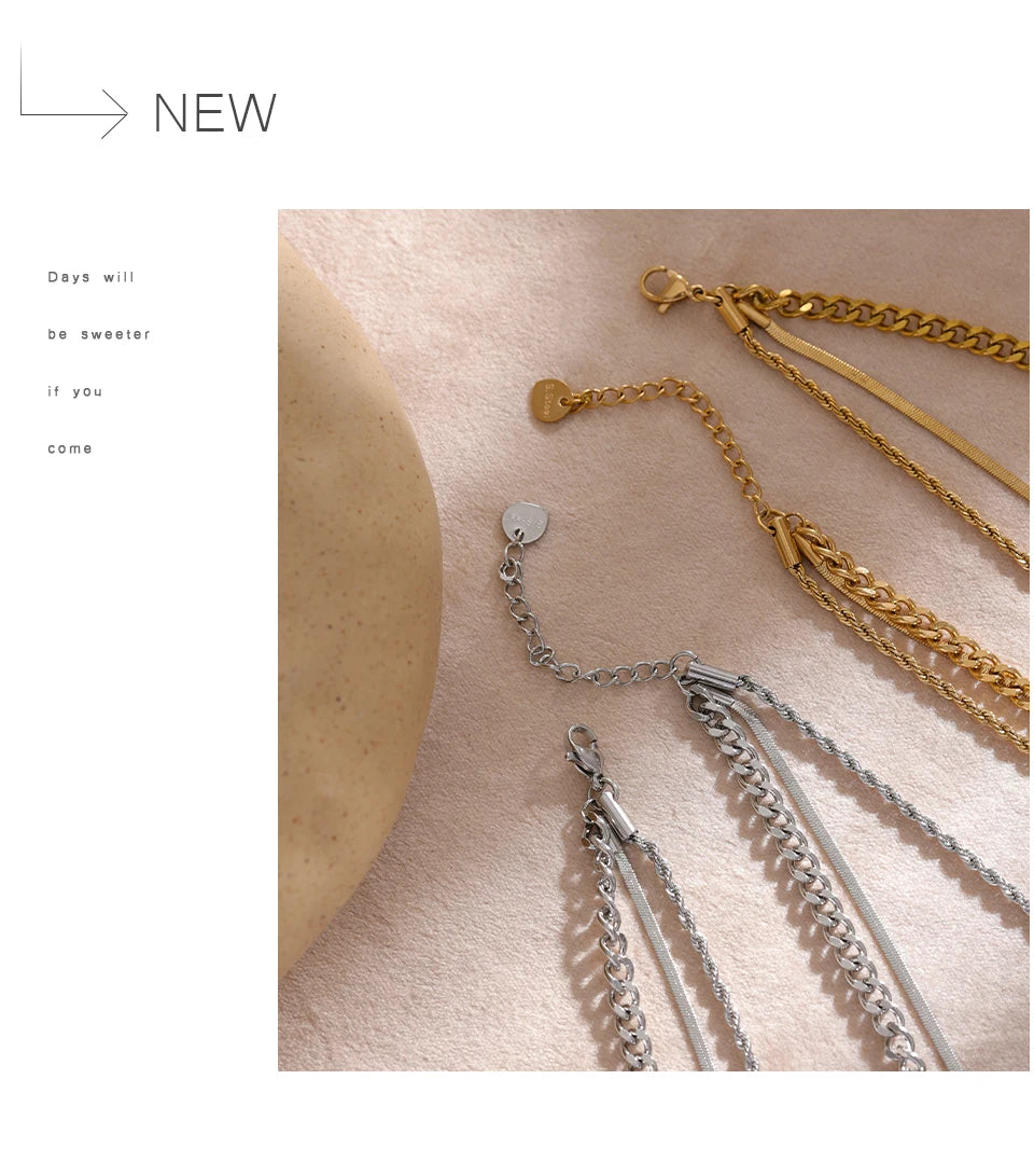 Geometric chain layered necklace in gold-plated stainless steel.