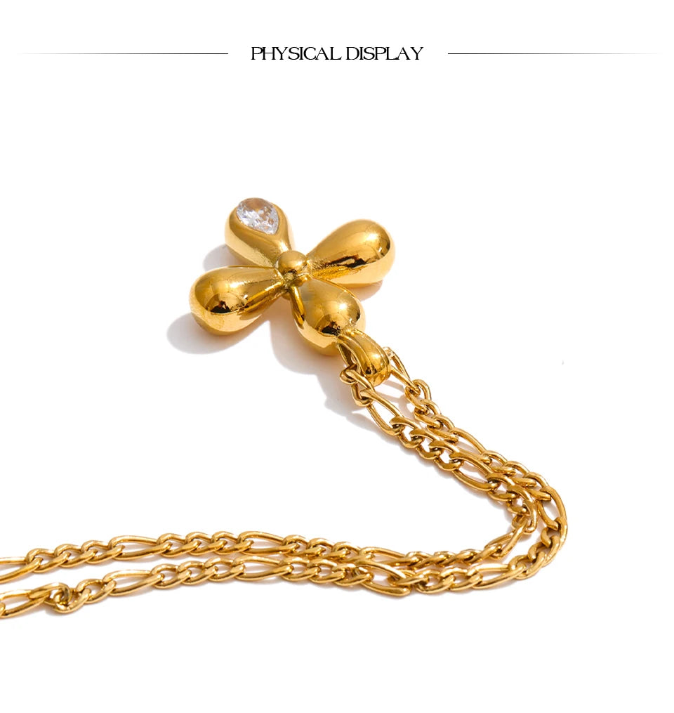 Cubic zirconia flower necklace in gold-plated stainless steel with cubic zirconia.