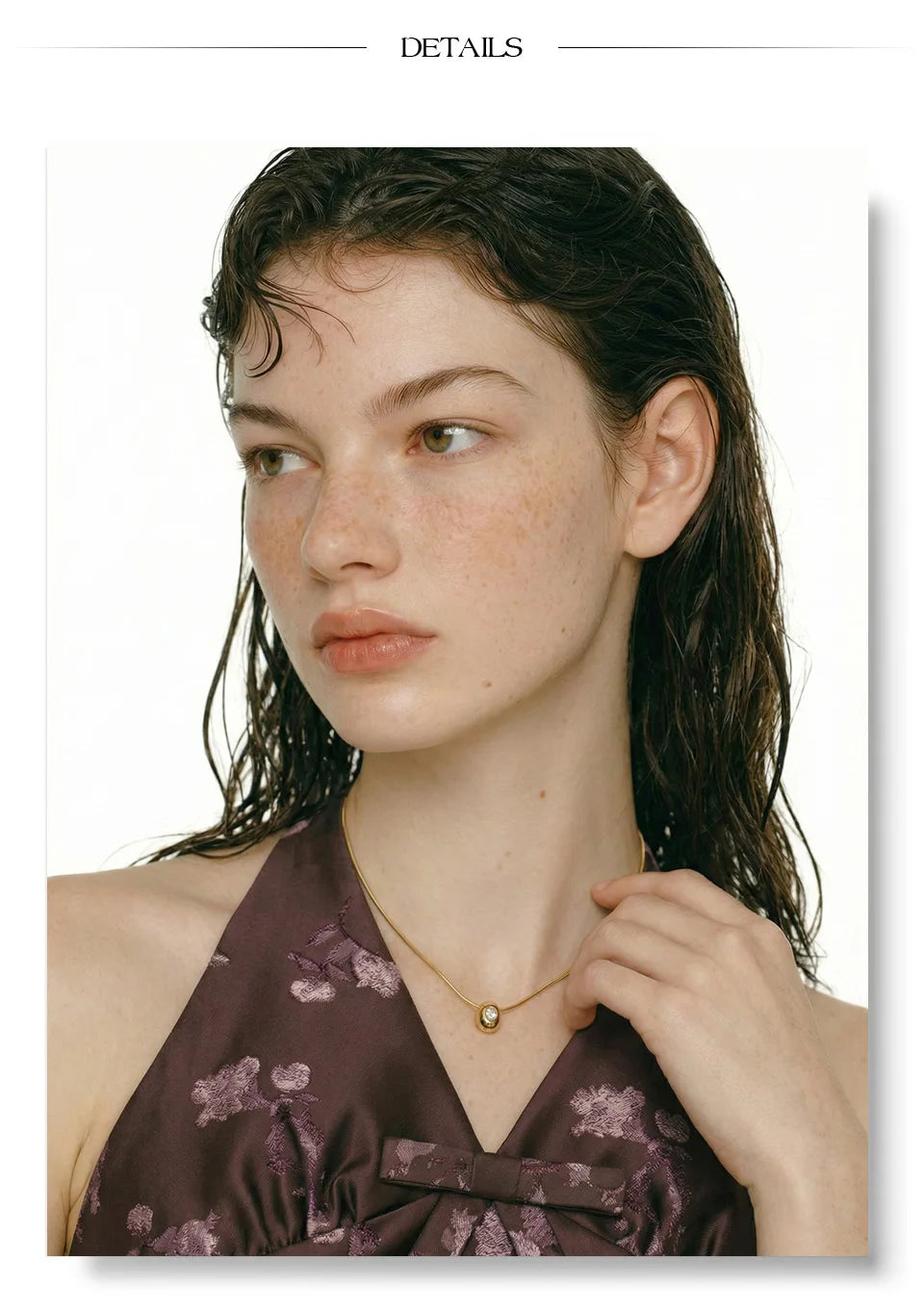 Cubic zirconia geometric necklace in gold-plated stainless steel with cubic zirconia.