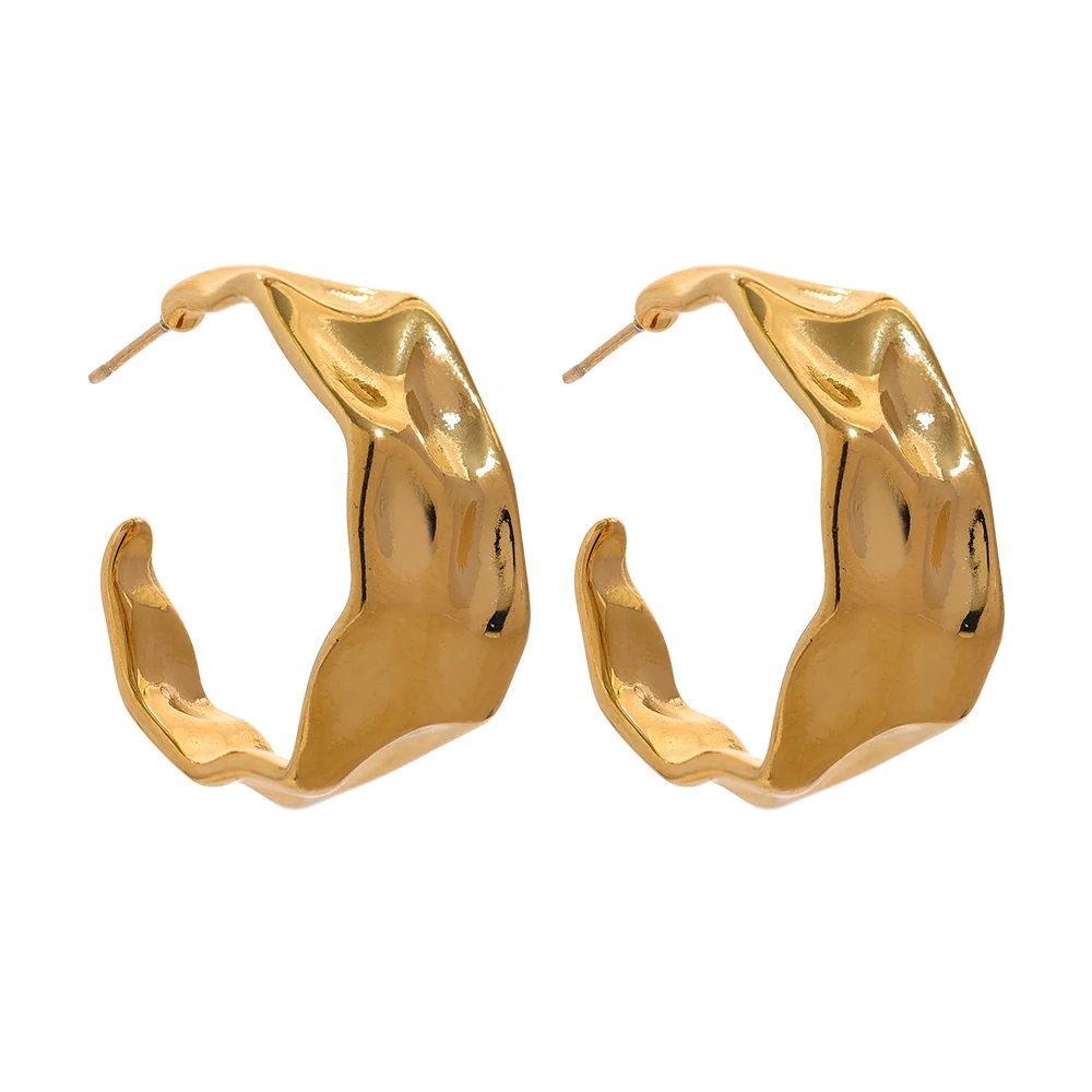 Geometric earrings in gold-plated 316L stainless steel.