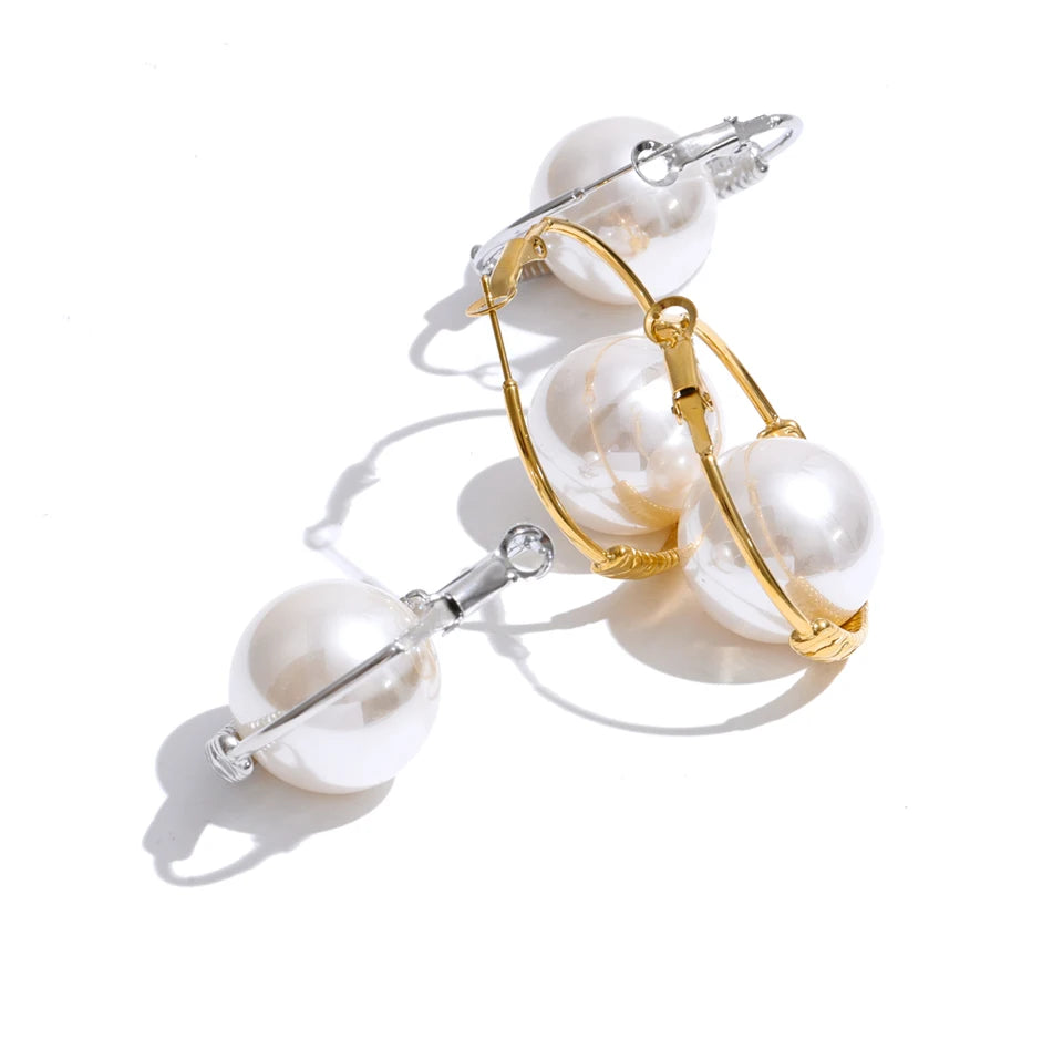 Pearl geometric earrings in gold-plated stainless steel with pearl.