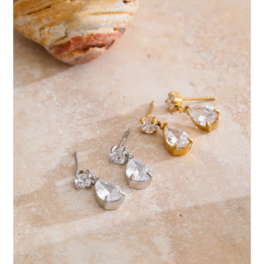 Cubic zirconia geometric earrings in gold-plated stainless steel with cubic zirconia.